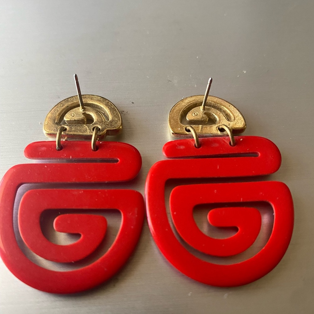 Vintage 1992 LOT of 2 Avon Black & Red Lucite Oriental Design Pierced Earrings - Picture 6 of 8
